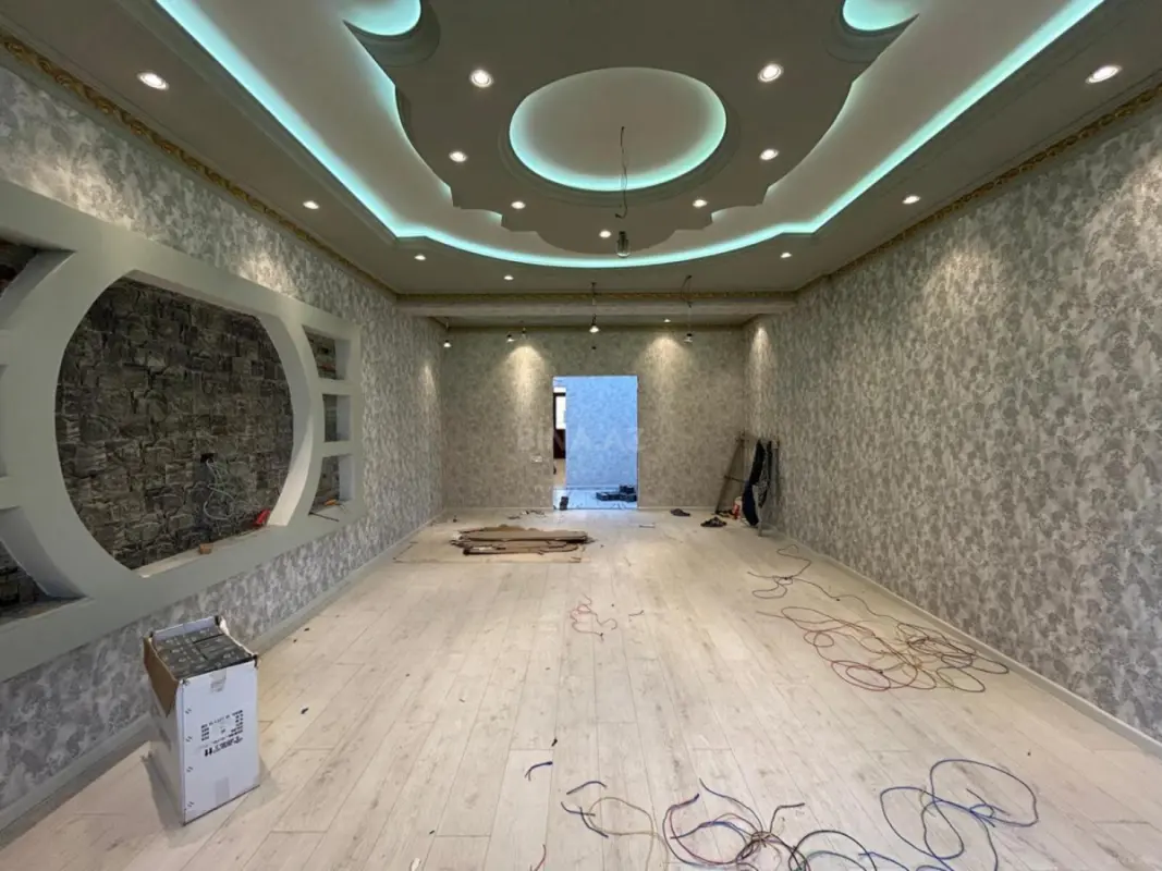 Satılır 4 otaqlı mənzil 215 m²
