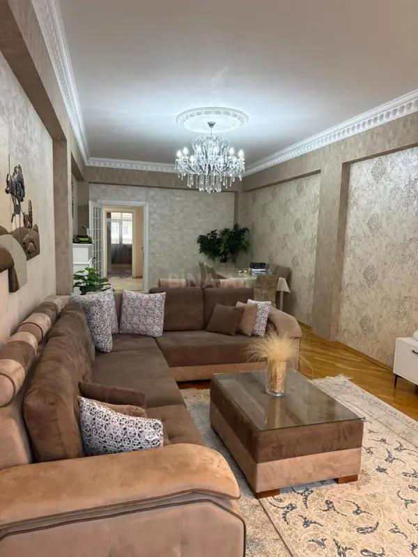 Satılır 3 otaqlı mənzil 115 m²