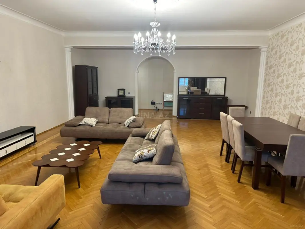 Satılır 3 otaqlı mənzil 165 m²