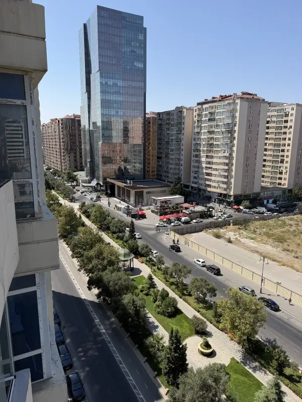 Satılır 3 otaqlı mənzil 123 m²