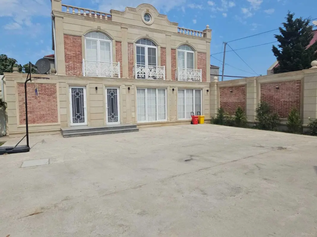 Satılır 3 otaqlı həyət evi 220 m²