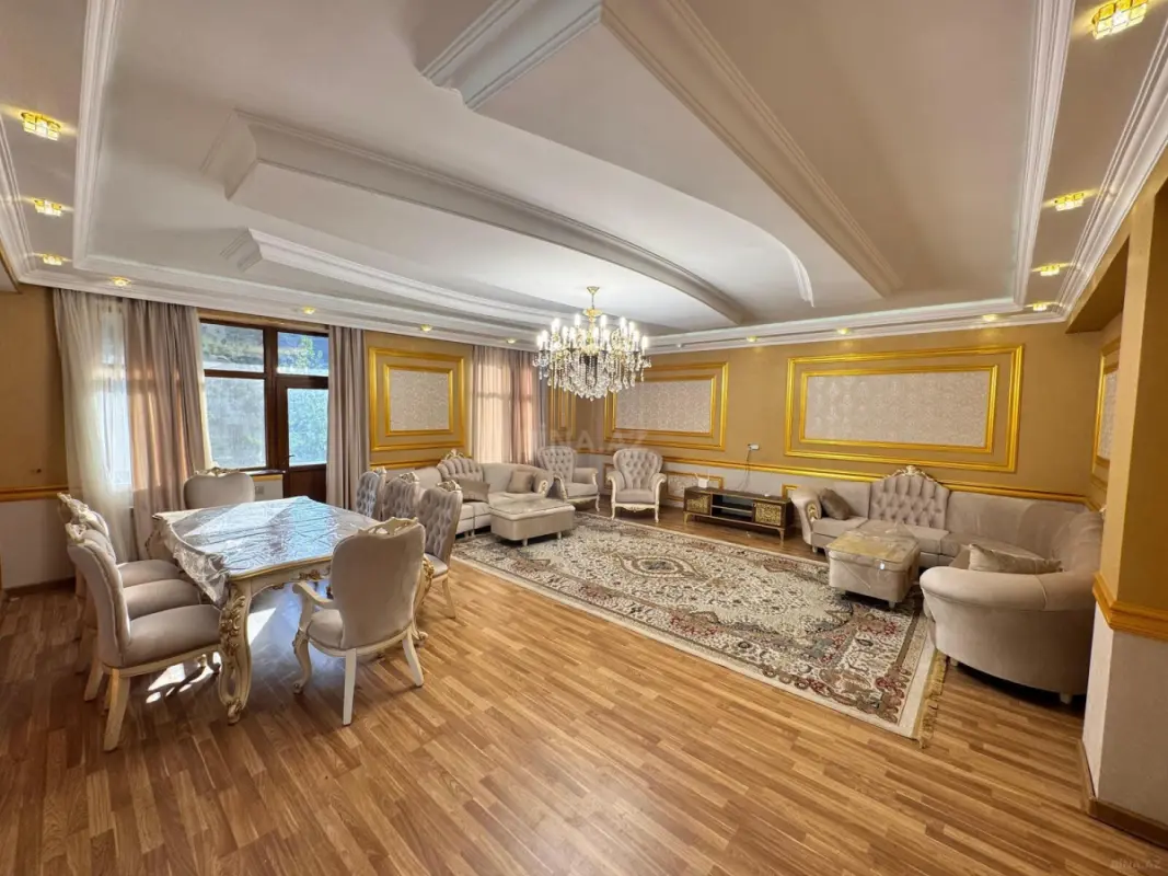 Kirayə verilir 8 otaqlı həyət evi 515 m²