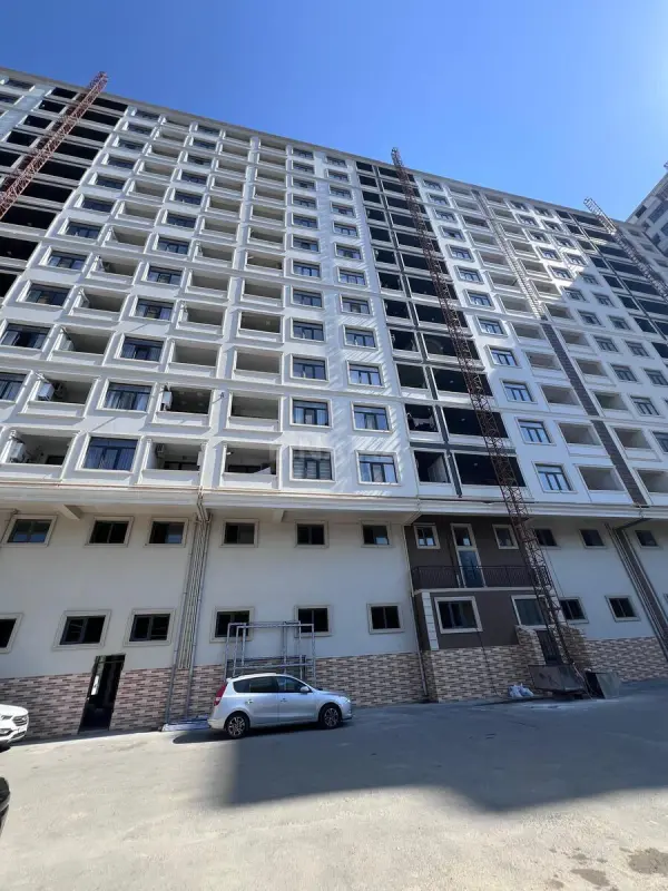 Satılır 4 otaqlı mənzil 137 m²