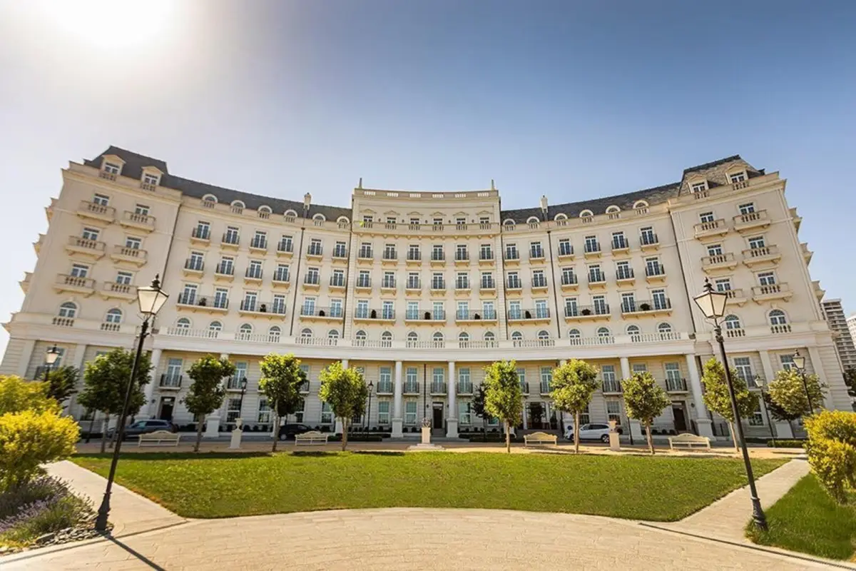 Satılır 4 otaqlı mənzil 165 m²