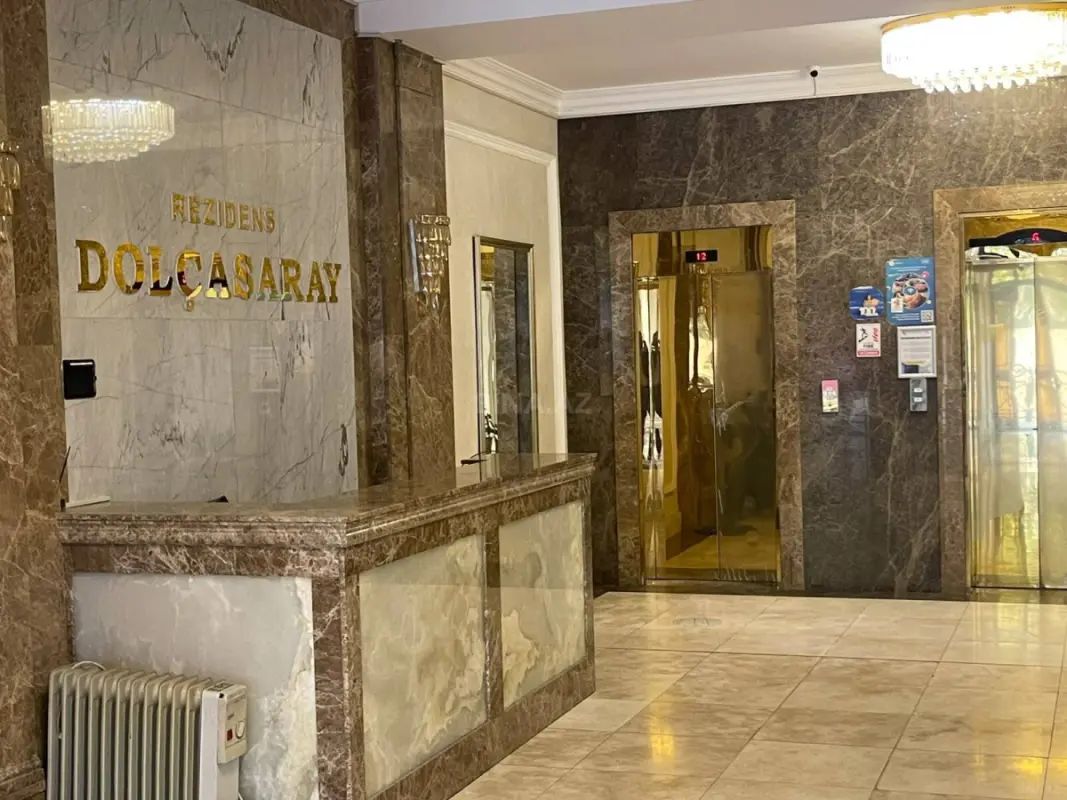 Satılır 4 otaqlı mənzil 248 m²