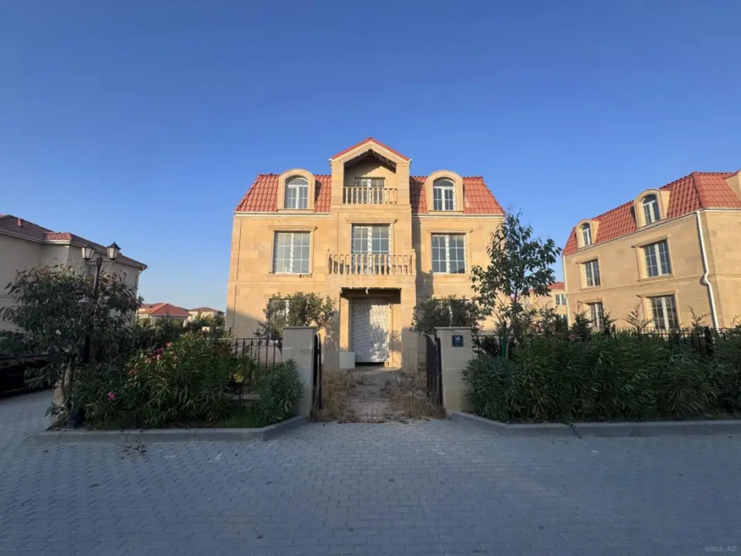 Satılır 7 otaqlı həyət evi 345 m²
