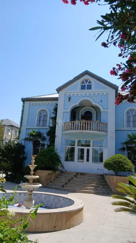 Satılır 6 otaqlı həyət evi 400 m²