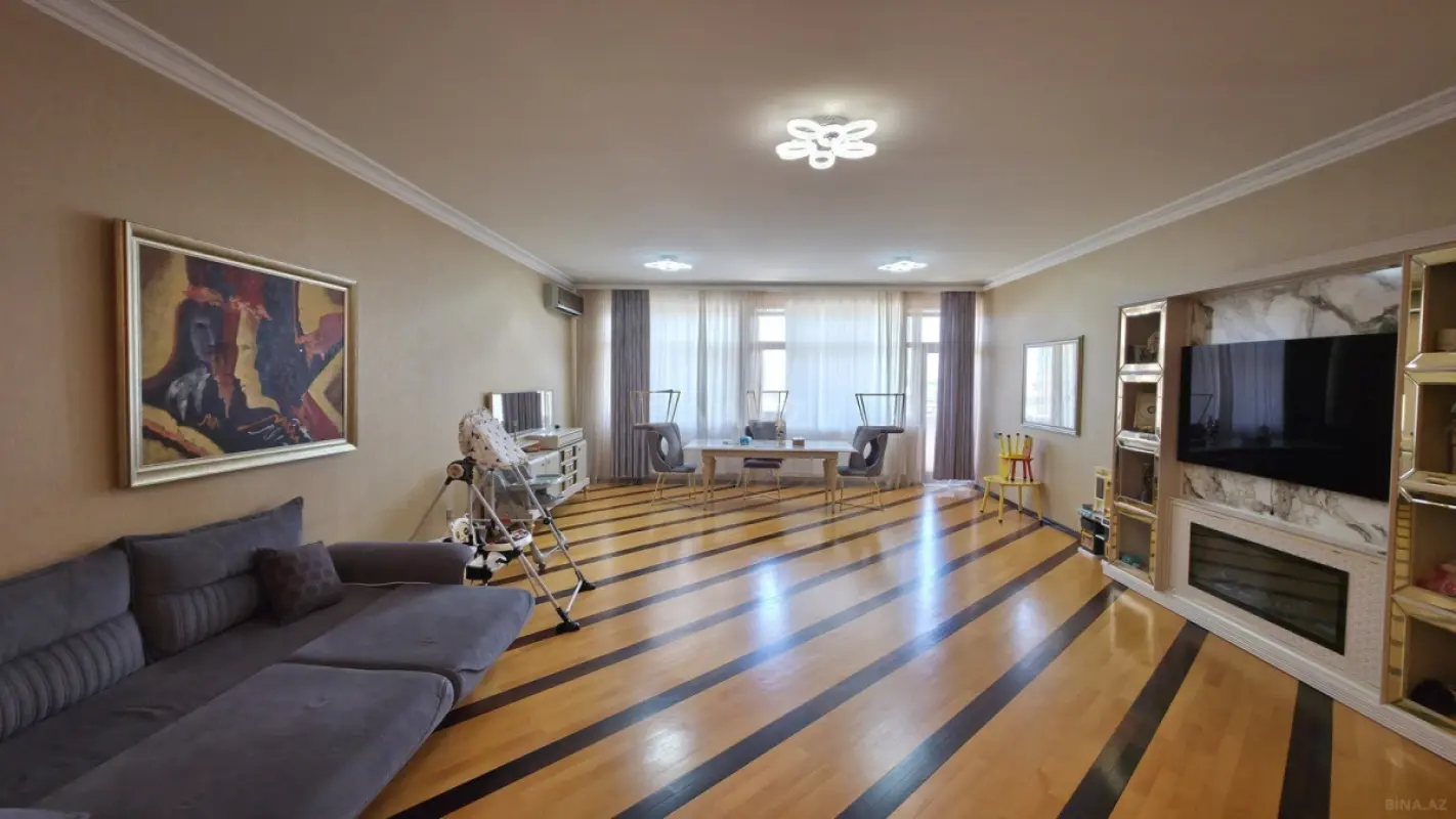 Satılır 4 otaqlı mənzil 187 m²