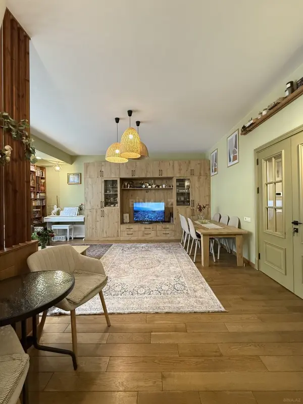 Satılır 4 otaqlı mənzil 138 m²