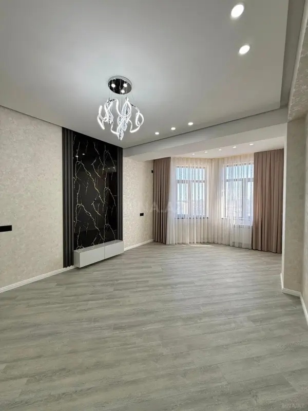 Satılır 2 otaqlı mənzil 67 m²