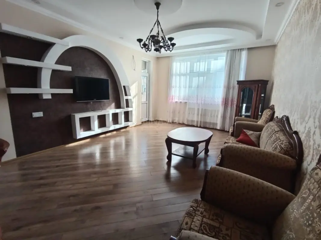 Satılır 3 otaqlı mənzil 145 m²