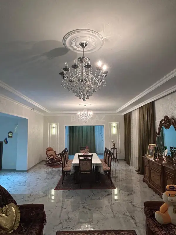 Satılır 5 otaqlı həyət evi 300 m²