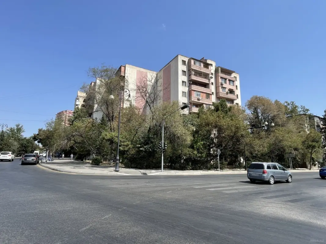 Satılır 4 otaqlı mənzil 120 m²