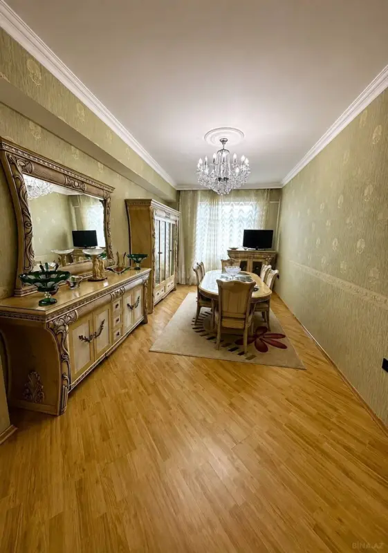 Satılır 4 otaqlı mənzil 130 m²