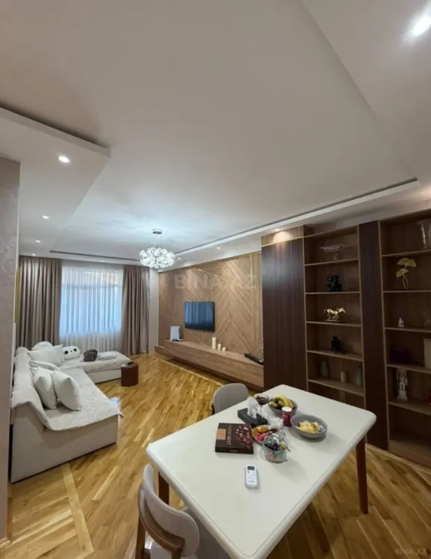 Satılır 3 otaqlı mənzil 134 m²