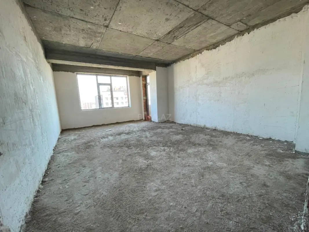 Satılır 4 otaqlı mənzil 180 m²