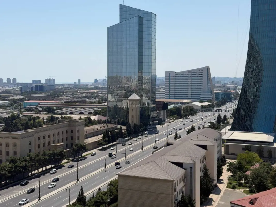 Satılır 3 otaqlı mənzil 172.6 m²