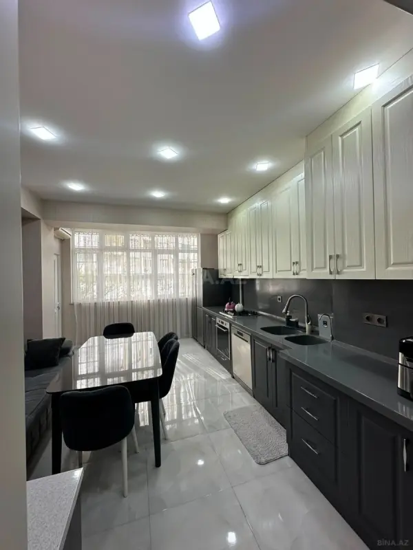 Satılır 3 otaqlı mənzil 109 m²