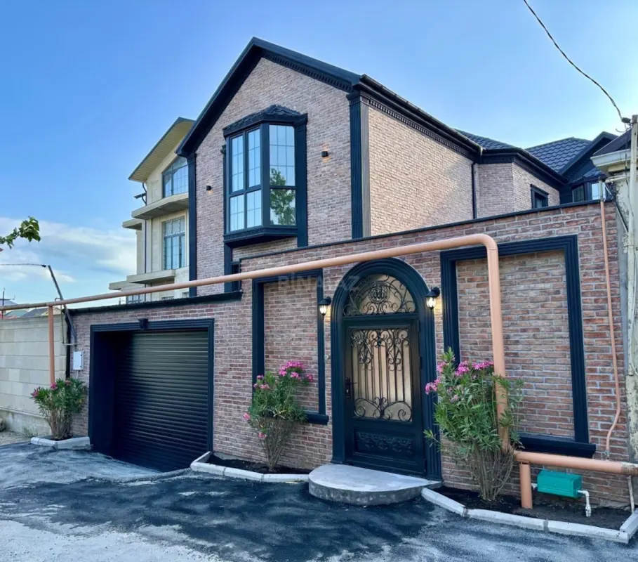 Satılır 5 otaqlı həyət evi 250 m²