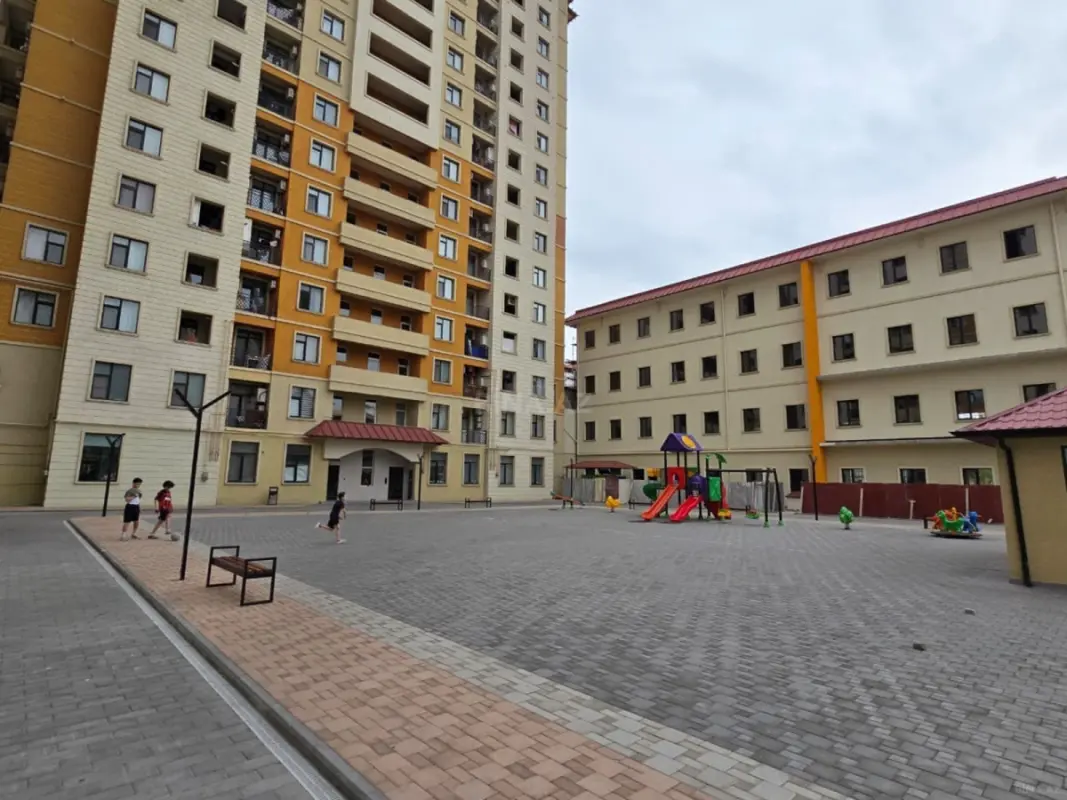 Satılır 3 otaqlı mənzil 135 m²
