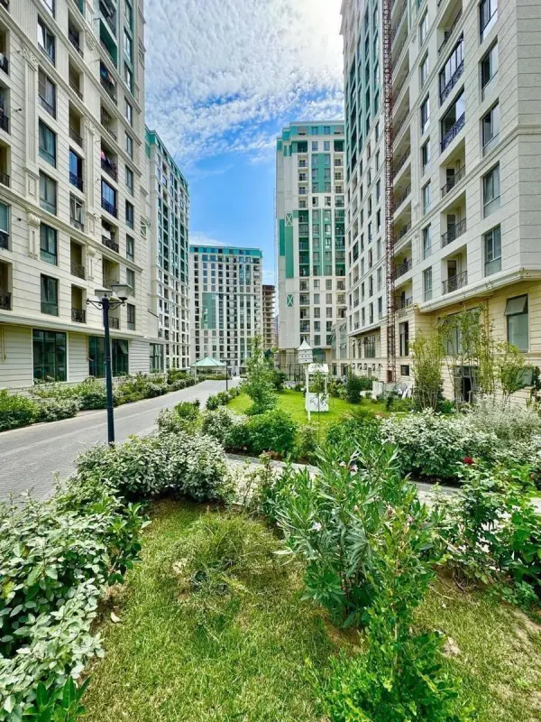 Satılır 3 otaqlı mənzil 140 m²