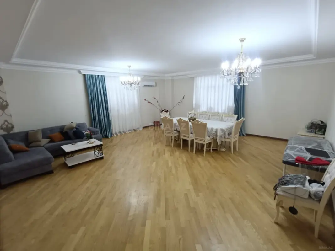 Satılır 3 otaqlı mənzil 157 m²