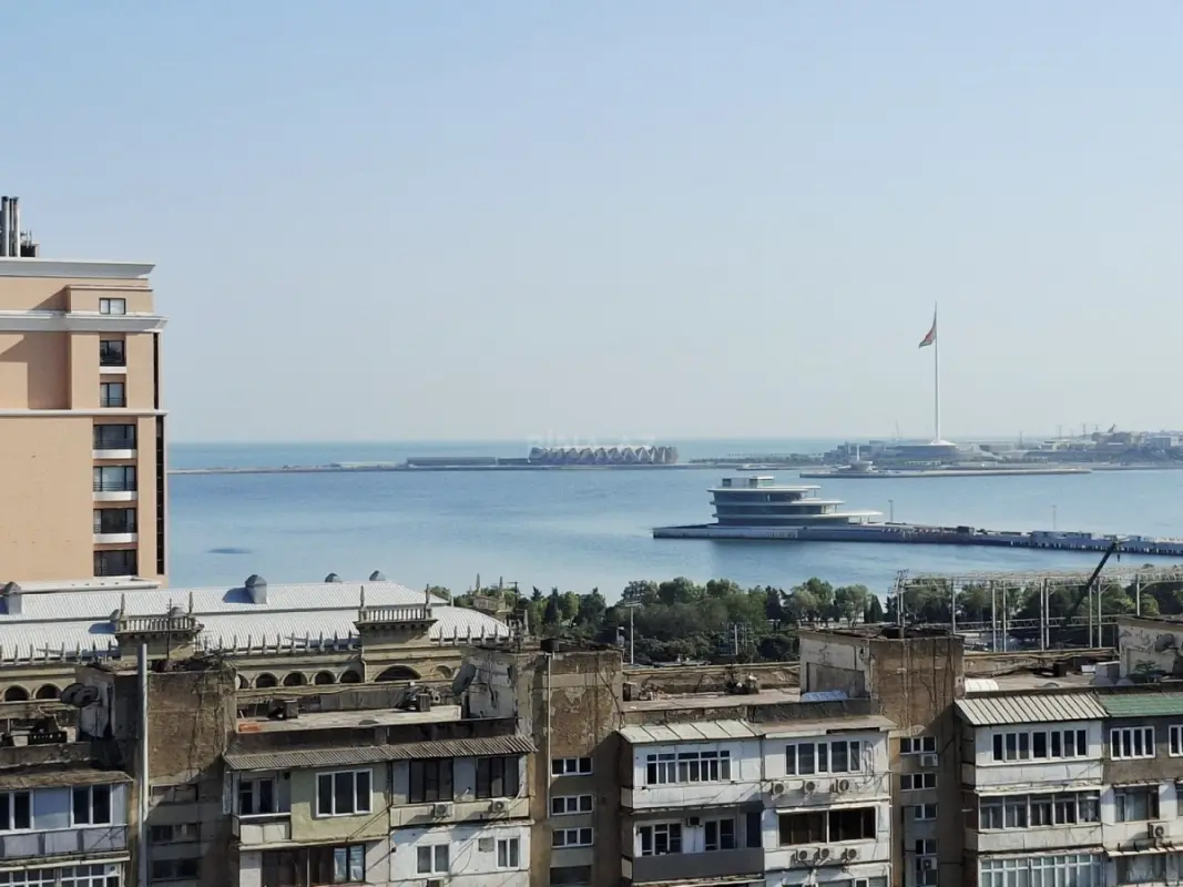 Kirayə verilir 3 otaqlı mənzil 180 m²