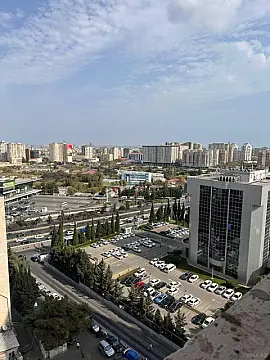 Satılır 4 otaqlı mənzil 180 m² — Bakı 4 otaq 180.00 m²