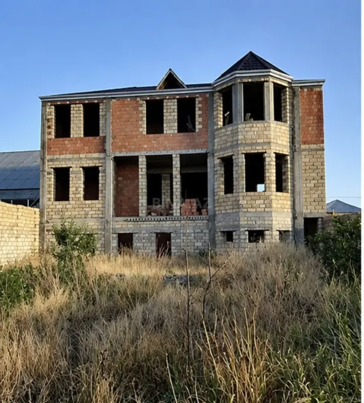 Satılır 9 otaqlı həyət evi 350 m²