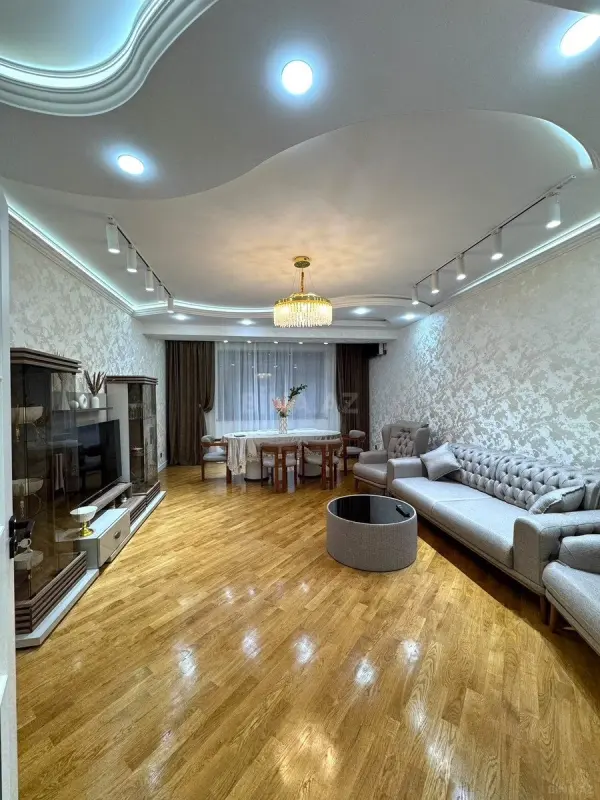 Satılır 3 otaqlı mənzil 135 m²