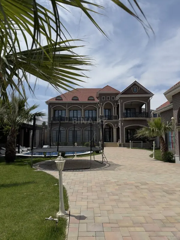 Satılır 6 otaqlı həyət evi 700 m²
