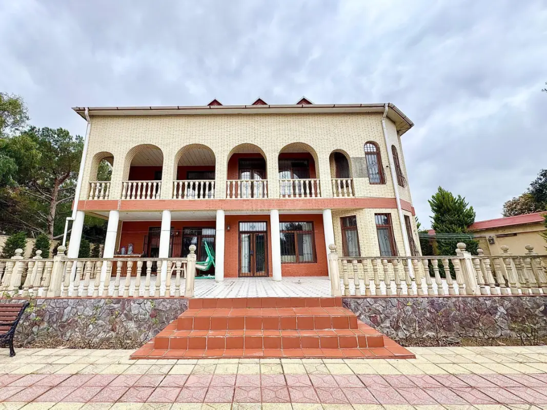 Satılır 6 otaqlı həyət evi 600 m²