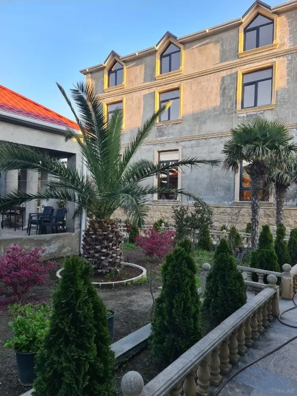 Satılır 7 otaqlı həyət evi 390 m²