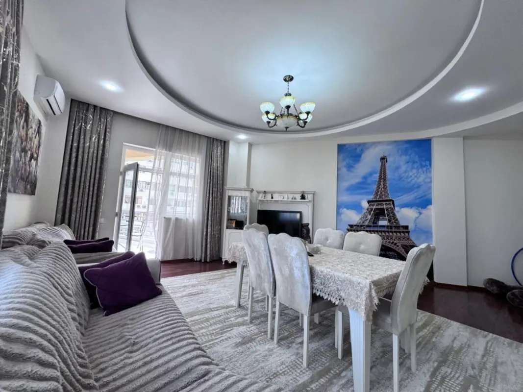 Satılır 2 otaqlı mənzil 92 m²