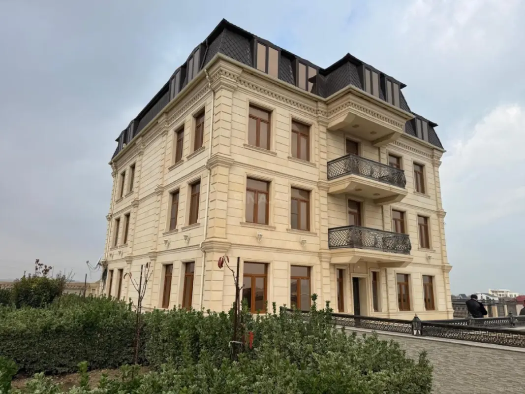 Satılır obyekt 2700 m²