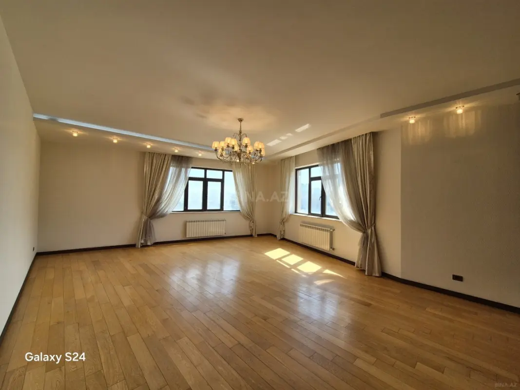 Satılır 4 otaqlı mənzil 190 m²