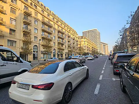 Satılır 4 otaqlı mənzil 160 m² — Bakı 4 otaq 160.00 m²