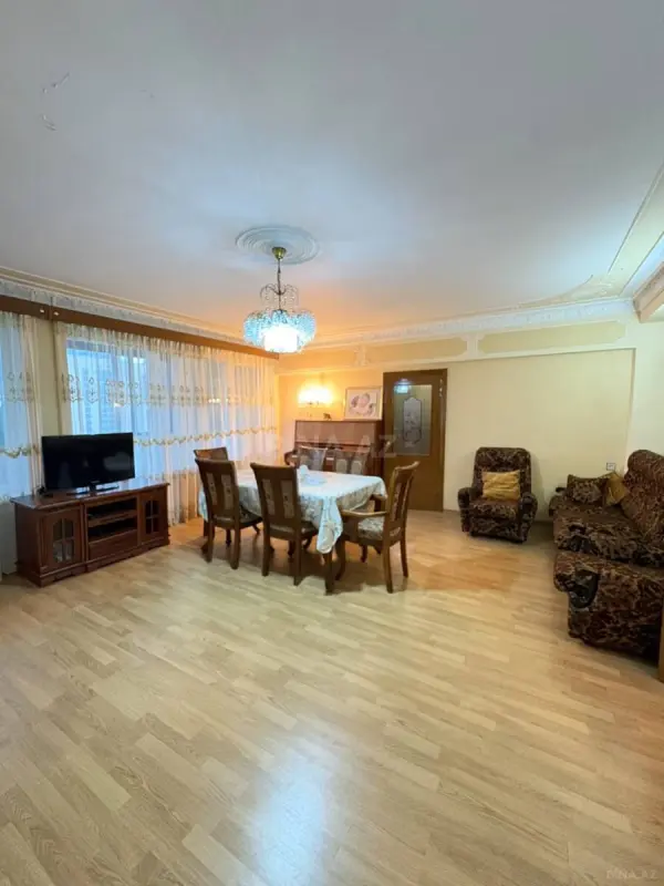 Kirayə verilir 2 otaqlı mənzil 90 m²