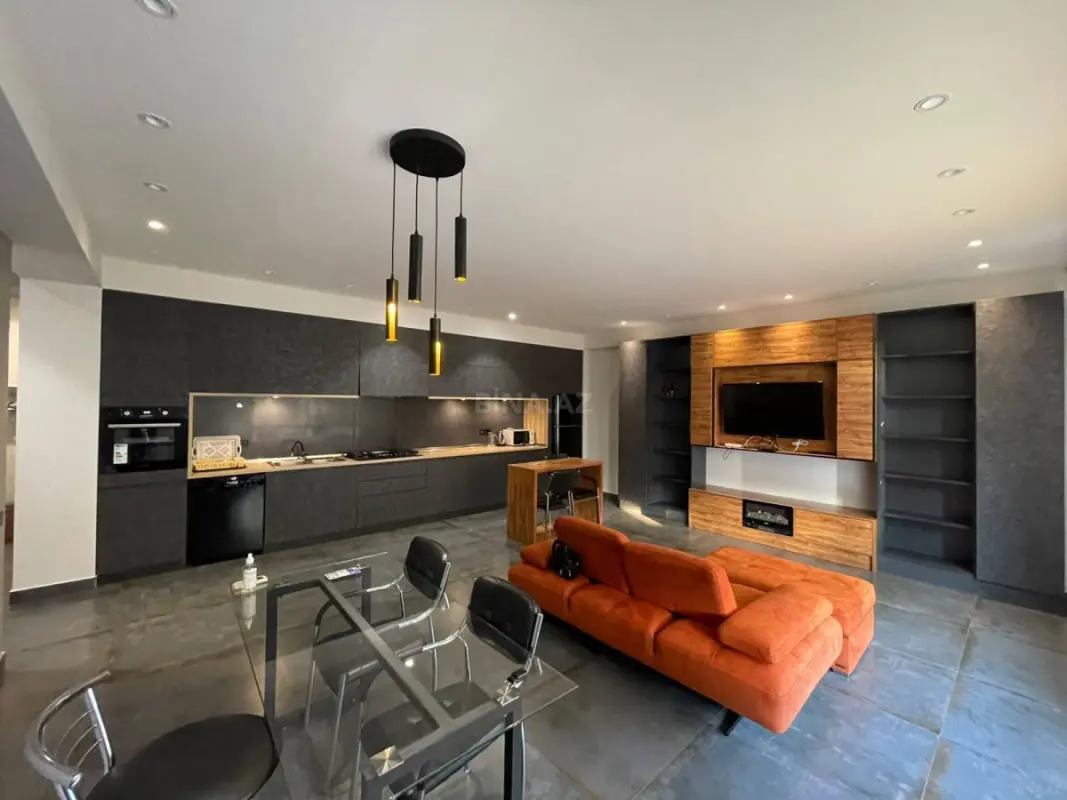 Kirayə verilir 2 otaqlı mənzil 80 m²