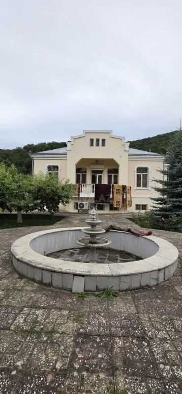 Satılır 5 otaqlı həyət evi 200 m²