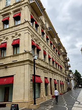 Kirayə verilir obyekt 140 m² — Bakı 140.00 m²
