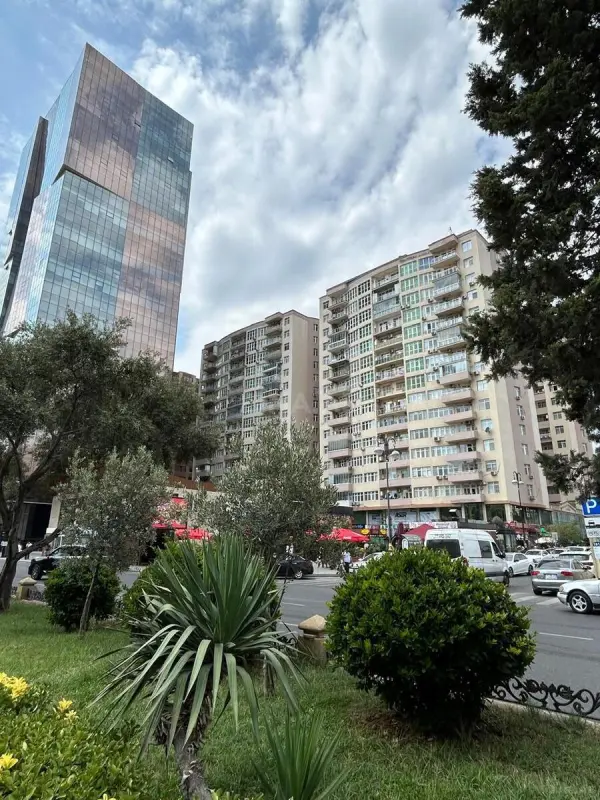 Satılır 3 otaqlı mənzil 115 m²