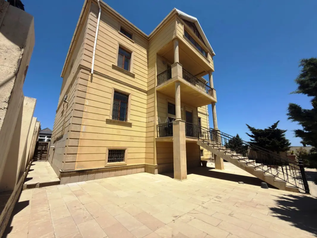 Satılır 5 otaqlı həyət evi 300 m²