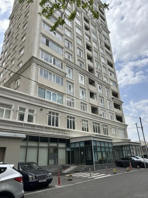 Satılır 4 otaqlı mənzil 170 m²