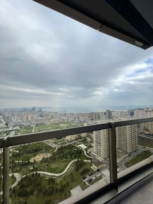 Satılır 4 otaqlı mənzil 217 m²