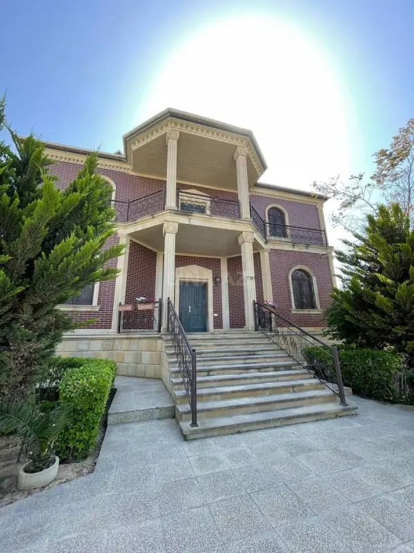 Satılır 5 otaqlı həyət evi 464 m²