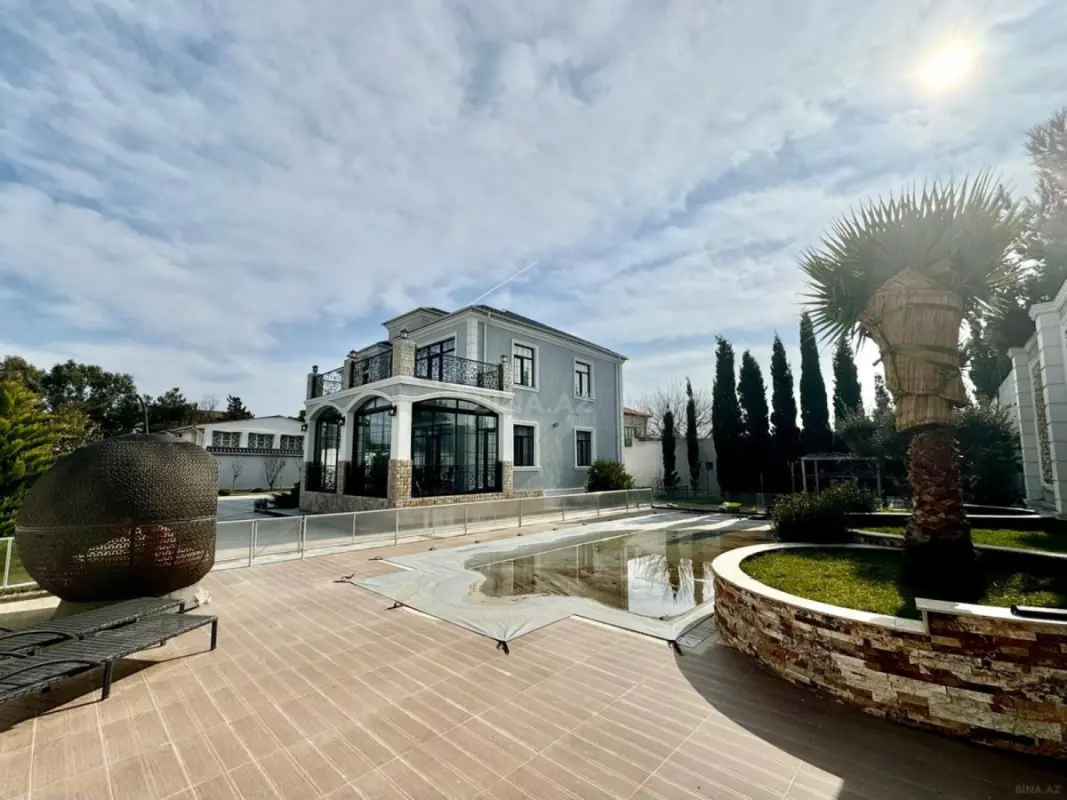 Satılır 8 otaqlı həyət evi 280 m²