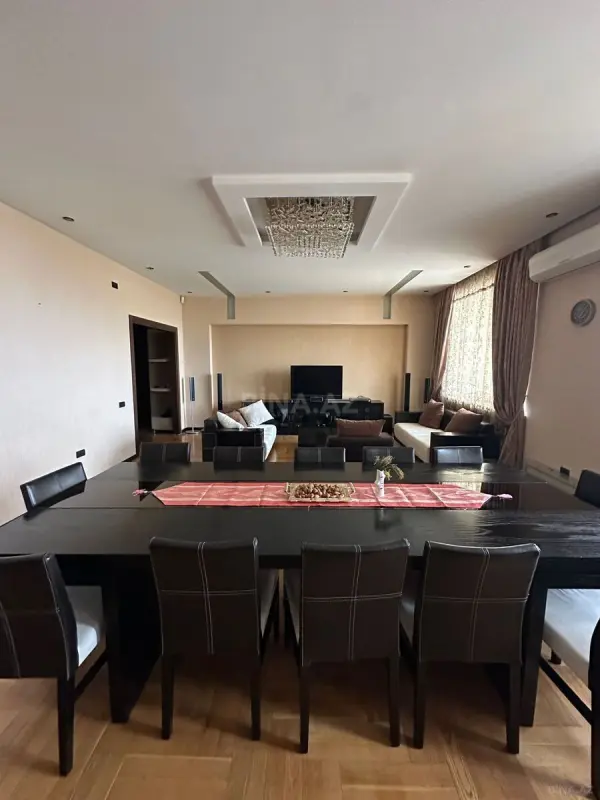 Satılır 3 otaqlı mənzil 160 m²