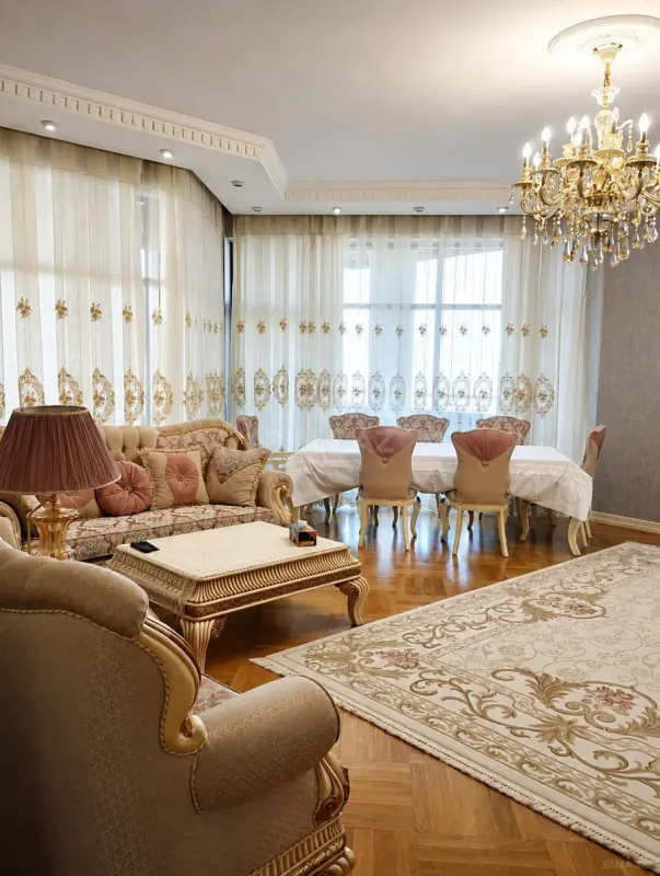 Kirayə verilir 5 otaqlı mənzil 200 m²