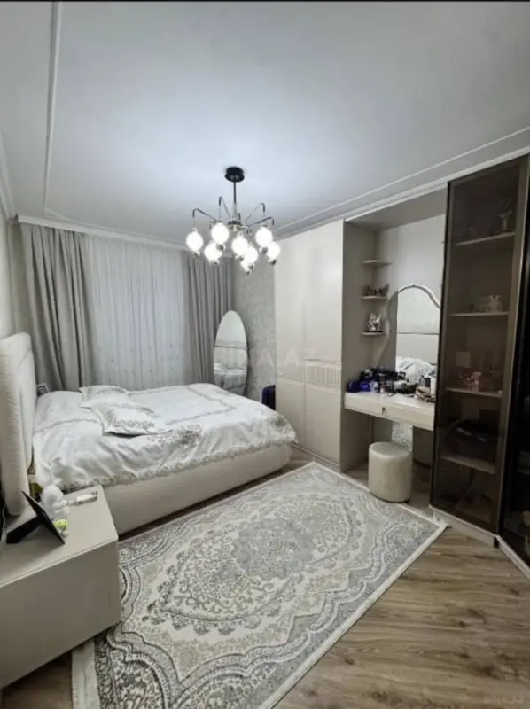 Satılır 4 otaqlı mənzil 120 m²